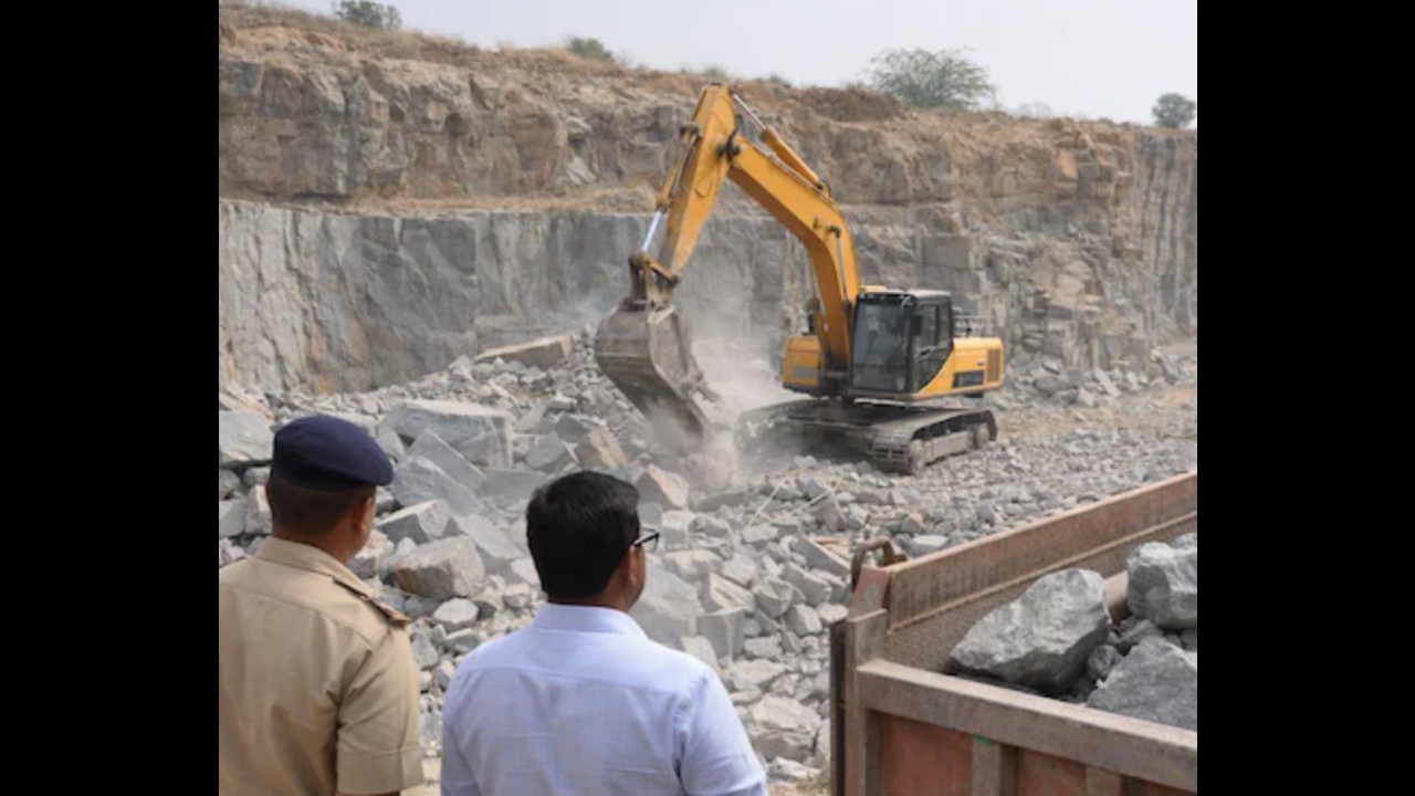 छतरपुर प्रशासन का बड़ा एक्शन: अवैध ग्रेनाइट खनन पर सीमा खरे पर 8.64 करोड़ रुपये का भारी जुर्माना