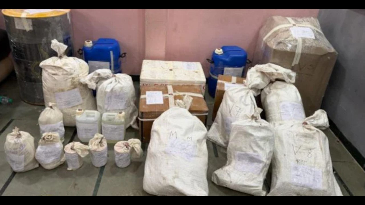 इंदौर के महू में एमडी ड्रग्स फैक्ट्री का बड़ा भंडाफोड़, 50+ किलो ड्रग्स‑केमिकल और मशीनरी जब्त